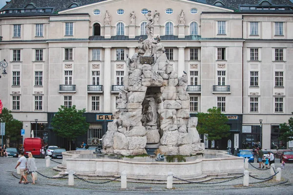 布尔诺 捷克共和国 2019年6月16日 旅游城市广场的喷泉 复制空间 — 图库照片