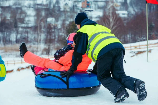 Lviv Ucrania Enero 2019 Actividades Divertidas Invierno Bajar Por Colina —  Fotos de Stock