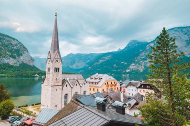 Çan kulesi Hallstatt Avusturalya kopyalama alanını kapatın