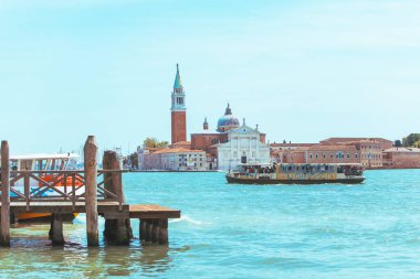 San Giorgio Maggiore Kilisesi 'nin meşhur teknesinin manzarası.