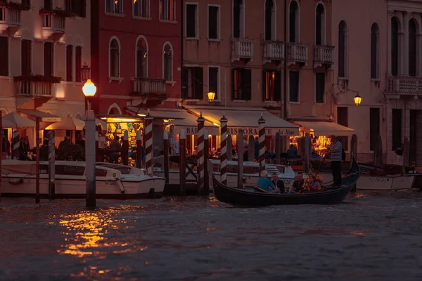 Venedig Italien Mai 2019 Gondel Der Nacht Stadt Romantisches Datum — Stockfoto