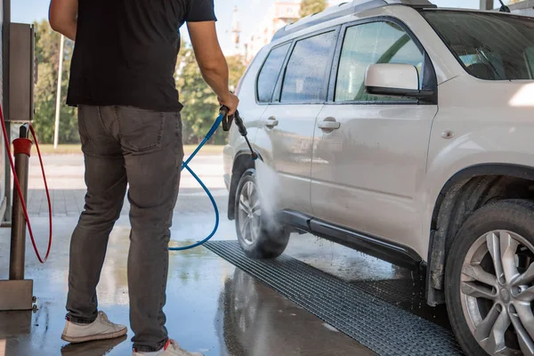 Strong Man Washing Car Self Carwash Outdoors Summer Time — Stock Photo, Image