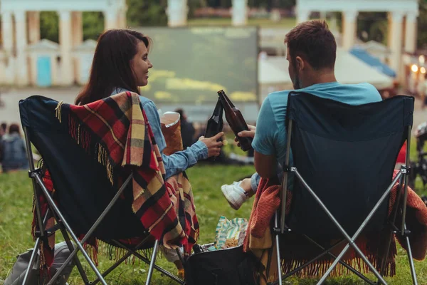 Couple Sitting Camp Chairs City Park Looking Movie Outdoors Open — Stock Photo, Image