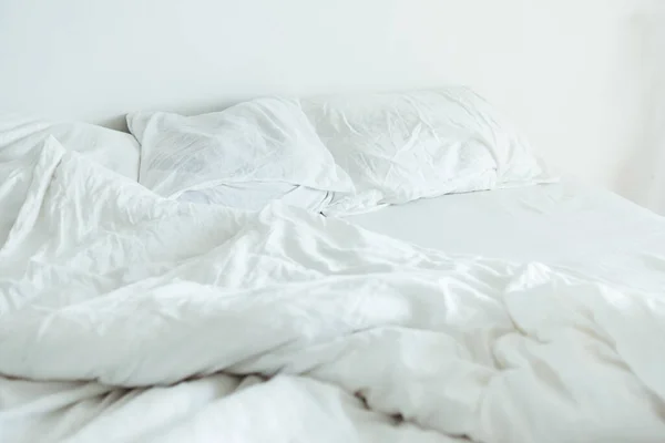 Bed White Sheets Close Bright Morning Light Copy Space — Stock Photo, Image