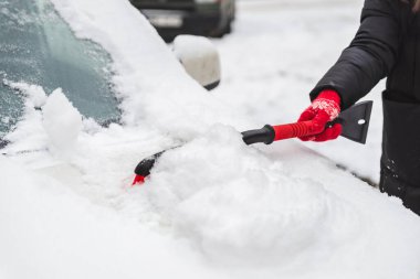 Kar temizleme konseptiyle kaplı kar fırtınası arabasından sonra