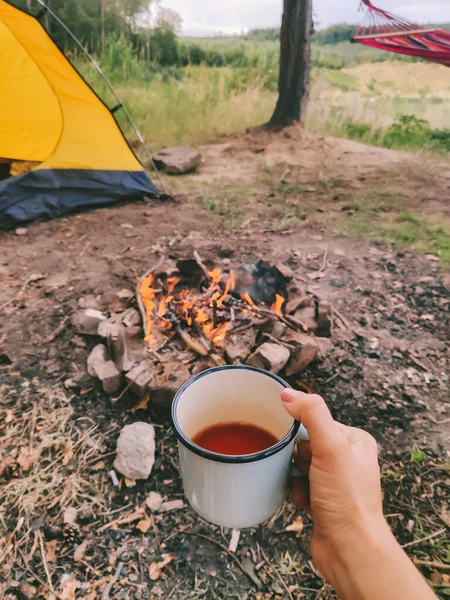 Woman Hand Holding Metal Mug Tea Campfire Ten Background Camping — 스톡 사진
