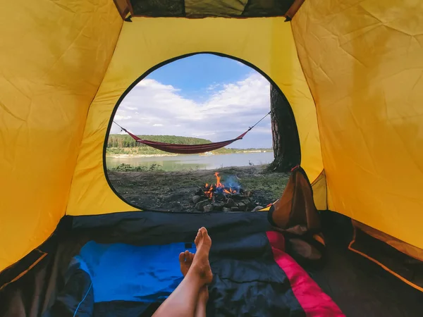 View Form Camping Tent Campfire Hammock Lake Copy Space — 스톡 사진