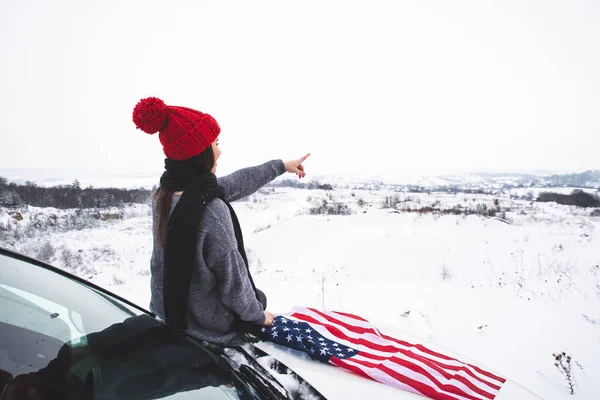 Young Adult Woman Traveler Sitting Hood Suv Usa Flag Car — Stock Photo, Image