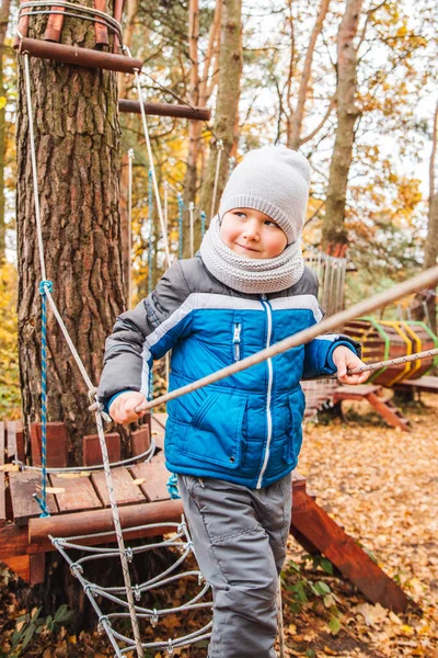 Pequeno Criança Menino Jogar Playground Saudável Criança Ativa Outono Temporada — Fotografia de Stock
