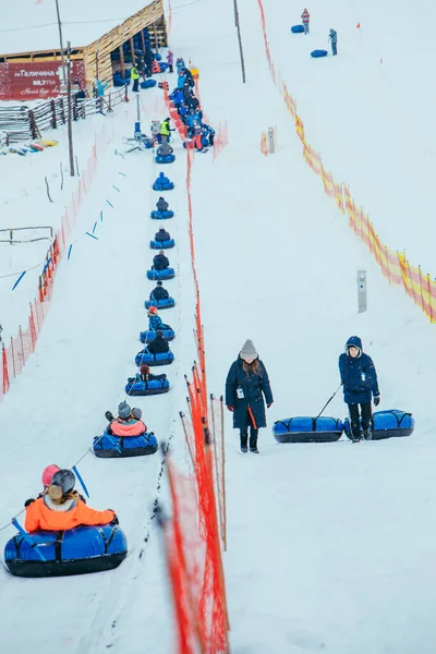 Lviv Ukraine Januar 2019 Linie Für Snow Tubing Menschen Auf — Stockfoto