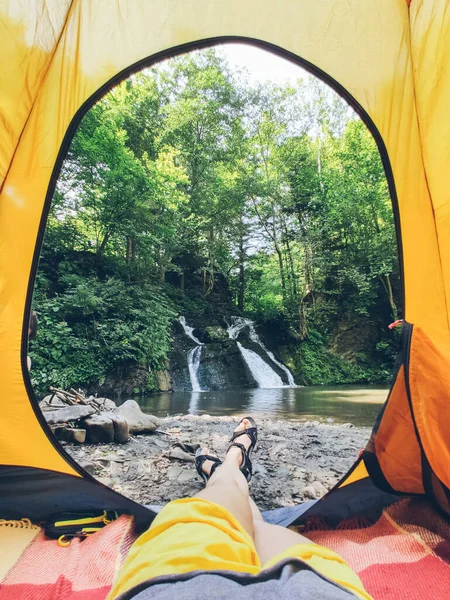 Blick Vom Zelt Auf Das Wasserfall Campingkonzept — Stockfoto
