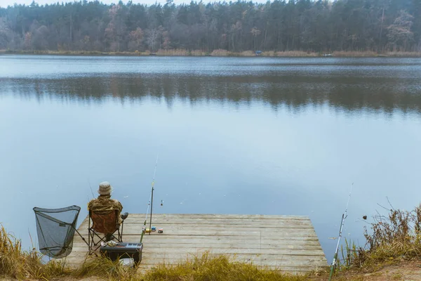 Fiskare Fiske Lugn Höst Sjö Kopiera Utrymme — Stockfoto
