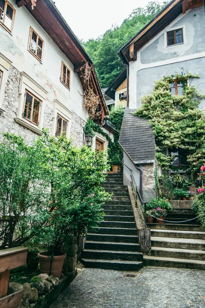 Vista Pequena Rua Hallstatt Com Escadas Hora Verão — Fotografia de Stock