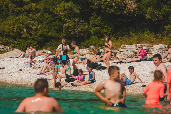 Pula Croatia June 2019 People Swimming Blue Clear Water — ストック写真