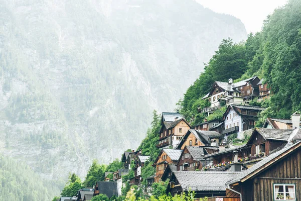 Gebouw Aan Klifrand Zomertijd Hallstatt Oostenrijk Kopieer Ruimte — Stockfoto