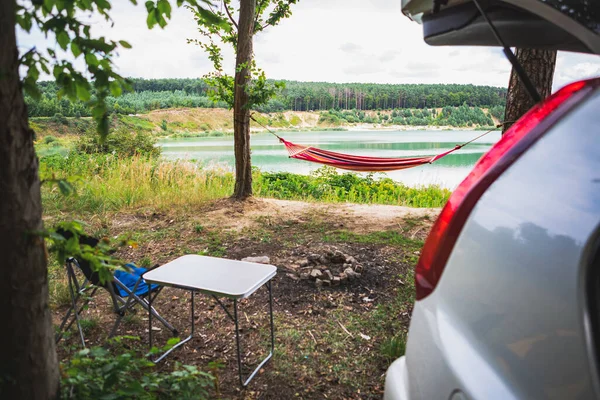 Widok Kempingu Stołem Hamakowym Krzesłem Kempingowym Suv Road Styl Życia — Zdjęcie stockowe