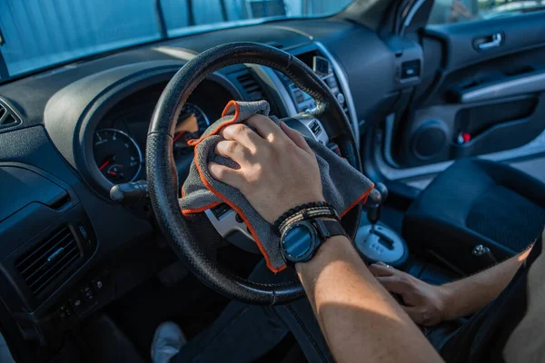 Man Dust Cloth Polishing Car Dashboard Bracelet Hand Steering Wheel — Stock Photo, Image
