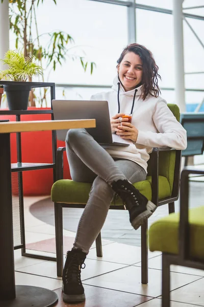 Young Gorgeous Woman Working Laptop Cafe Drinking Warm Tea Looking — Stock Photo, Image