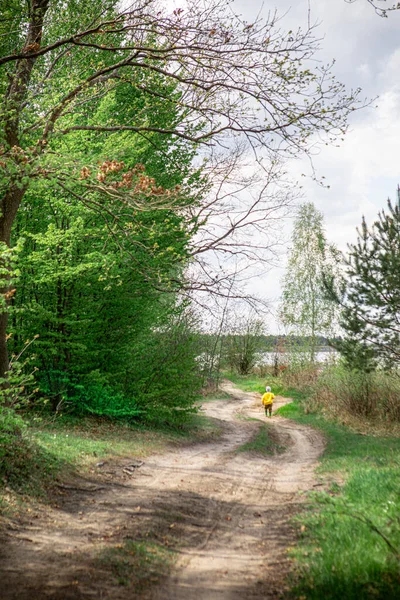 Little Kid Yellow Coat Running Forest Trail Footpath Copy Space — Stock Photo, Image