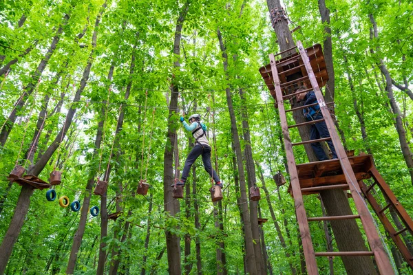 Couple Having Fun Rope Park Sports Activities — Stock Photo, Image