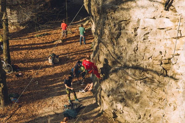 Lviv Ukraine April 2018 Warm Spring Day People Climbing Rock — Stock Photo, Image