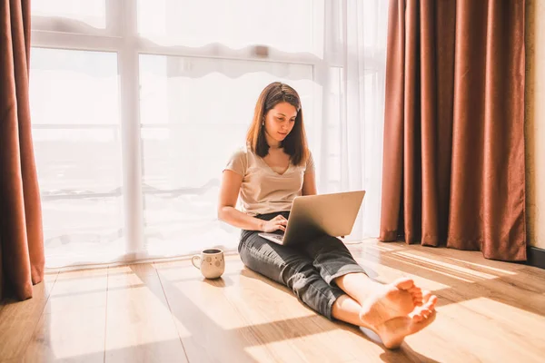 Woman Sitting Floor Working Laptop Big Window Self Isolation Quarantine — Stock Photo, Image