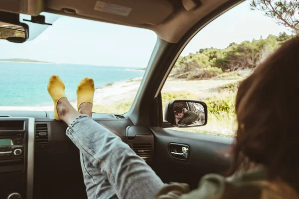 Woman Sitting Car Looking Sea Reflection Mirror Copy Space Vacation — Stock Photo, Image