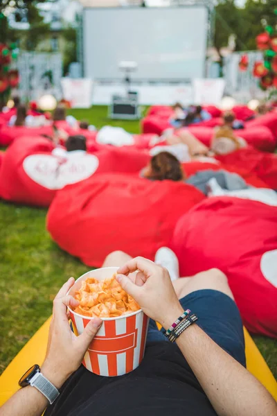 Open Air Kino Gibt Einen Imbiss Sommerzeit Freizeitgestaltung — Stockfoto