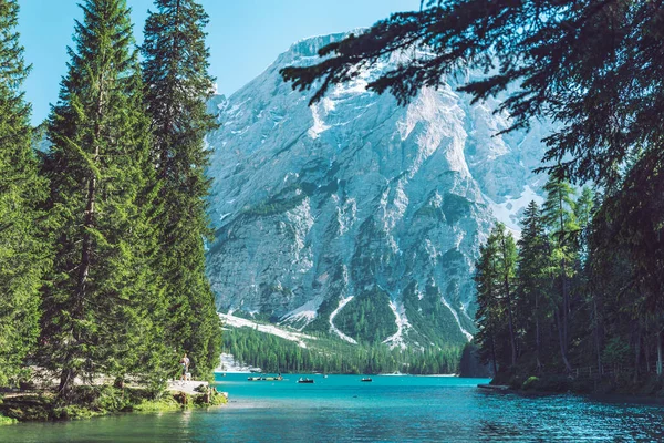 在阿尔卑斯山山脉的布莱湖的景色 — 图库照片