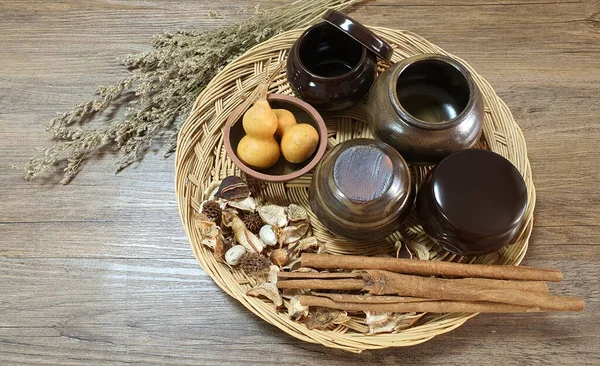 Kore geleneksel yemekleri ahşap sepette