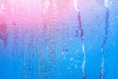 Yoğuşma veya buhar sonra şiddetli yağmur, büyük doku penceresini 