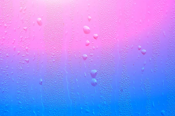 Fenêtre humide avec condensation sur le verre. Contexte naturel wi — Photo