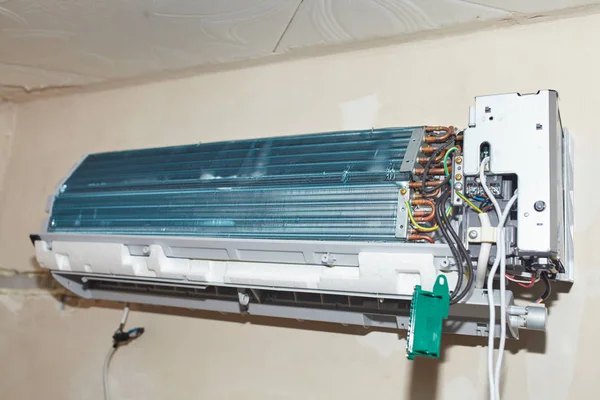 Split air conditioner close seup repair and maintenance concept. Th — стоковое фото