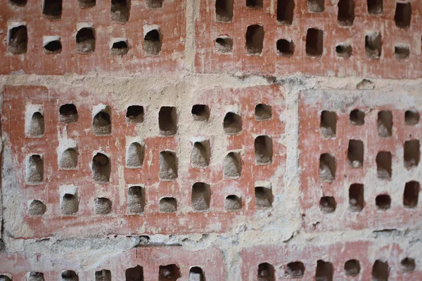 Fondo grande de la pared de ladrillo rojo-naranja con pequeños agujeros. Vint. —  Fotos de Stock