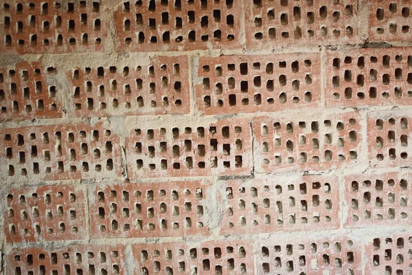 Grand vieux fond de mur de brique rouge-orange avec de petits trous. M. Vint — Photo