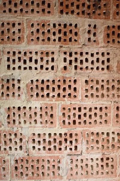 Fondo grande de la pared de ladrillo rojo-naranja con pequeños agujeros. Vint. —  Fotos de Stock