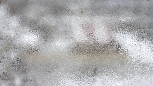 Hohe Luftfeuchtigkeit in Form von Kondenswasser auf transparentem Glas — Stockfoto