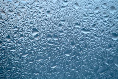 Yoğunlaştırılmış buhar damlaları, su damlaları. Nemlendiricinin detaylarını kapat