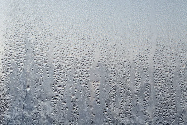 Gocce congelate di gocce di acqua di vapore condensata sul w trasparente — Foto Stock