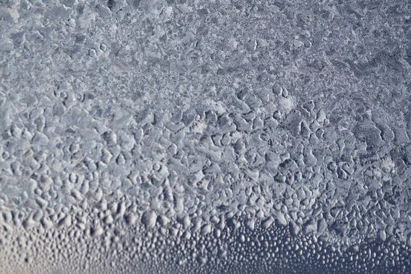 Παγωμένες σταγόνες συμπυκνωμένου νερού ατμού στη διαφανή — Φωτογραφία Αρχείου