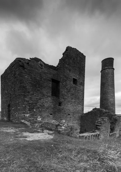 Derelict Building at Magpie Mine in Black and White — Stock Photo, Image
