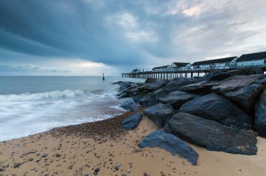 Southwold Pier plaj kayalar