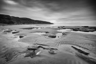 Bulutlu Dunraven Bay siyah beyaz