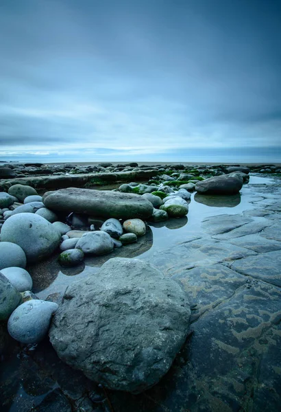 ダンレイヴン湾でカラフルな小石 — ストック写真