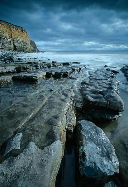 Felsen neben den Klippen am Nash Point — Stockfoto