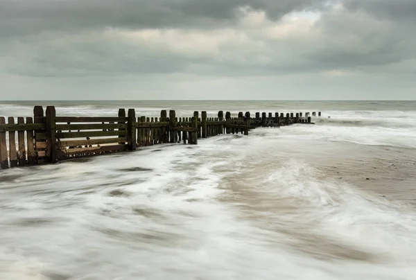 Groynes on the Coast of Norfolk at Happisburg — 스톡 사진