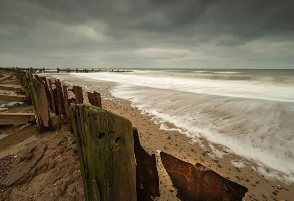Metal Sea Defences en la playa de Happisburg —  Fotos de Stock
