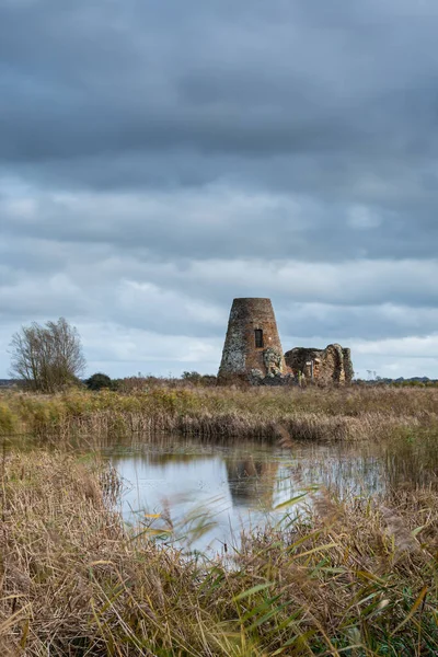 Ruin vid St Benets kloster, Horning, Norfolk — Stockfoto