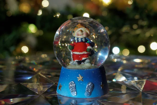 Vánoční sněhová koule koule. — Stock fotografie