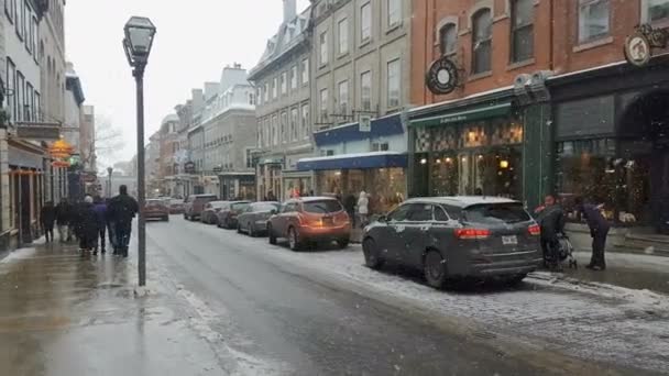 Quebec City, Canadá - 28 de dezembro de 2016: Downtown streets snow . — Vídeo de Stock